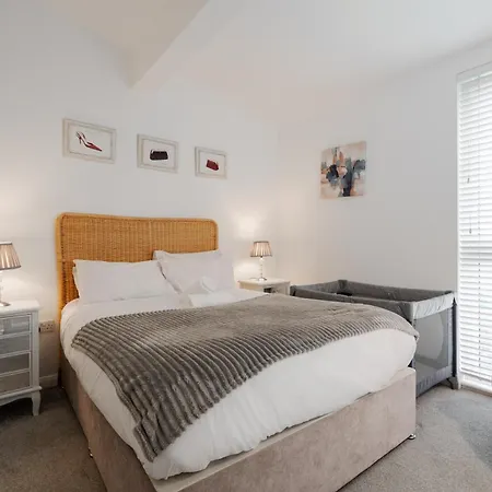 Haven - Coop Live - Etihad - Sleeps 9 - Free Parking