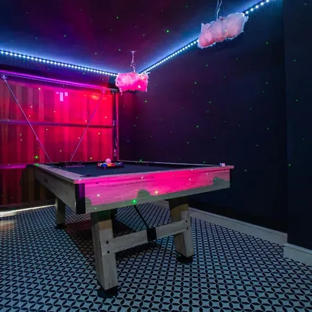 Townhouse Sleeps 14 - Free Parking Σπίτι διακοπών