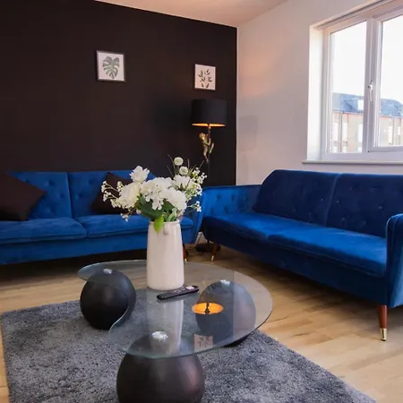 Townhouse Sleeps 14 - Free Parking * מנצ'סטר