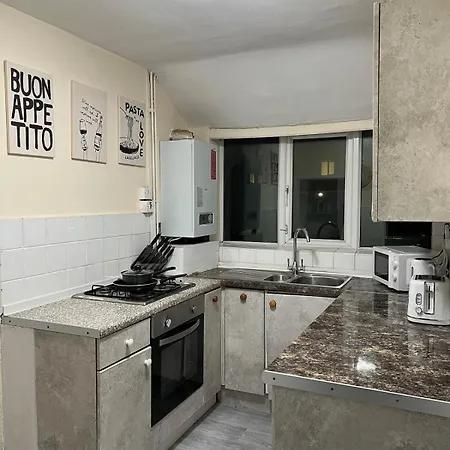 House In - G Escape Nyaraló
