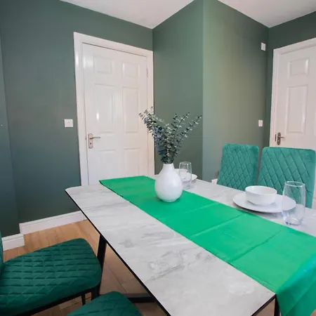 Modern 3-story Townhouse Free Parking On Drive Holiday home