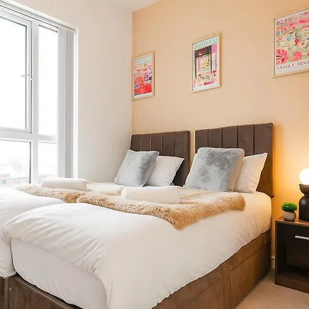 Holiday home Townhouse Sleeps 14 - Free Parking