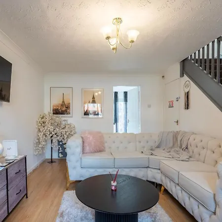 Cosy 2 Bedroom - 8 Mins From Centre - Free Parking - 4gc *