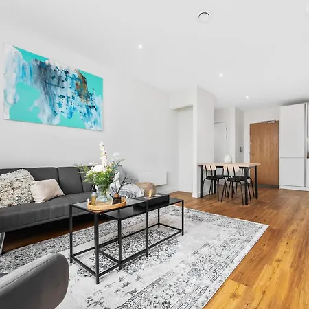 Sleeps 5 In Prime Spot Amenities Walking Distance, Business Long-term Travel, Contractor Friendly Апартаменты *