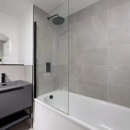 Joyful Group - Warm 2 Bed Ensuite Near Centre And Old Trafford Apartamento *