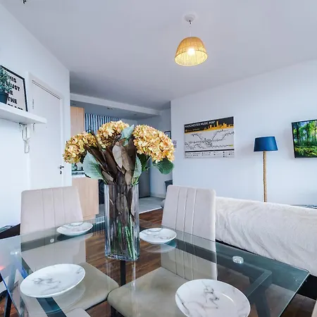 Διαμέρισμα 2br Heights Sleeps 7 Parking & Wifi *