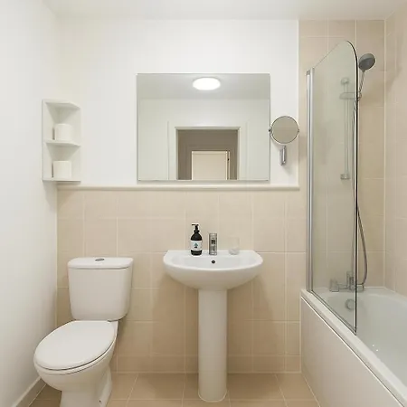 Joyful Group Living 2- Bed Near Piccadilly