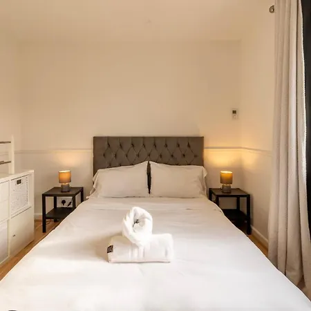 Cosy 2 Bedroom - 8 Mins From Centre - Free Parking - 4gc *