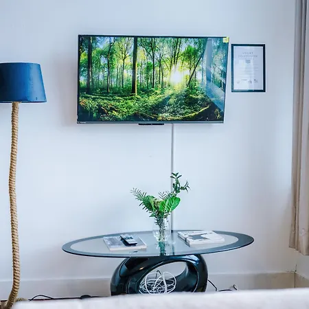 2br Heights Sleeps 7 Parking & Wifi *