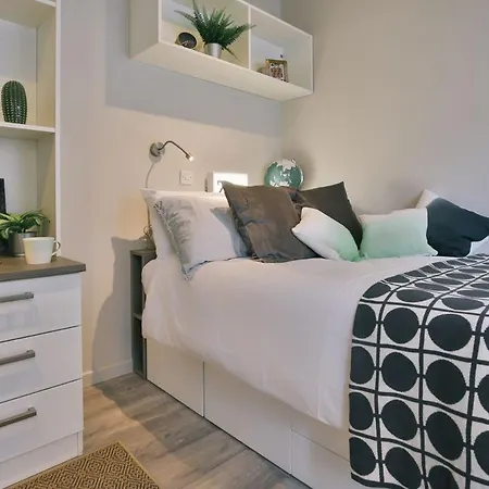 For Students Only - The Chapel In Apartment *