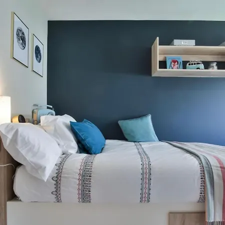 For Students Only - Victoria Point In Mánchester