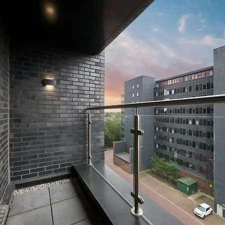 Joyful Group - Warm 2 Bed Ensuite Near Centre And Old Trafford Apartment