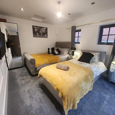 Charming Ground Floor Tudor Free Wifi Манчестер