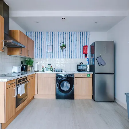 2br Heights Sleeps 7 Parking & Wifi *