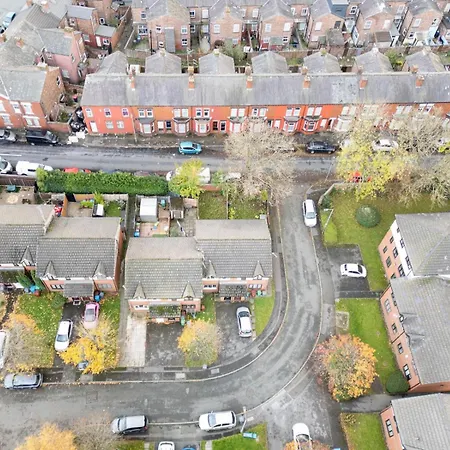 Cosy 2 Bedroom - 8 Mins From Centre - Free Parking - 4gc