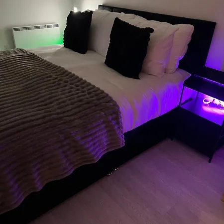 Premium 2br In Centre - Prime Location *