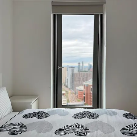 Апартаменты Sky View Centre Luxury Манчестер