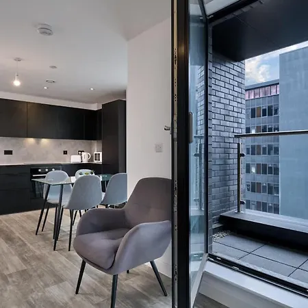 Joyful Group - Warm 2 Bed Ensuite Near Centre And Old Trafford