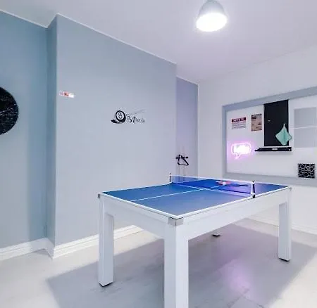 Sleep7, Pool Table, Ttennis, Free Parking, 3br Apartment Manchester