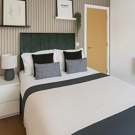 Designer Penthouse In With Parking Mánchester