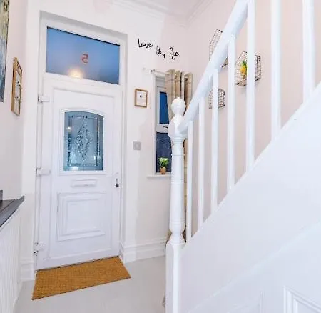 Sleep7, Pool Table, Ttennis, Free Parking, 3br