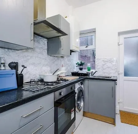 Appartement Sleep7, Pool Table, Ttennis, Free Parking, 3br