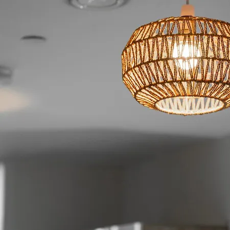 Апартаменты Sleeps 5 In Prime Spot Amenities Walking Distance, Business Long-term Travel, Contractor Friendly