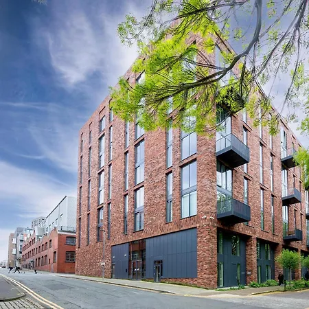 Sleeps 5 In Prime Spot Amenities Walking Distance, Business Long-term Travel, Contractor Friendly Манчестер