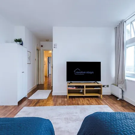 2br Heights Sleeps 7 Parking & Wifi *