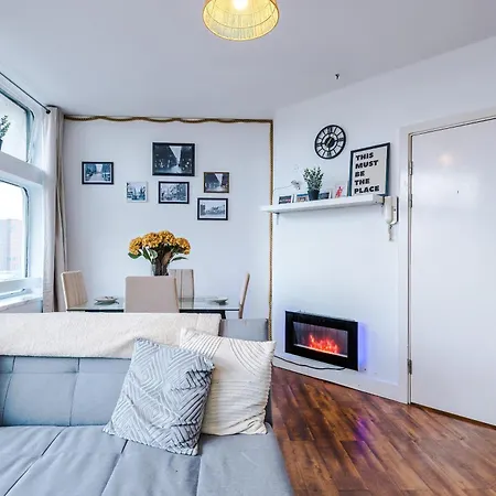 2br Heights Sleeps 7 Parking & Wifi * Μάντσεστερ