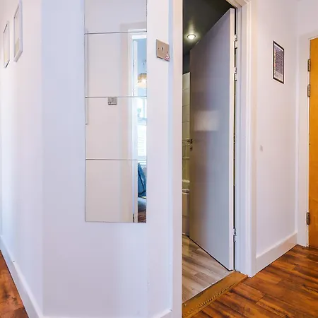 Διαμέρισμα 2br Heights Sleeps 7 Parking & Wifi *