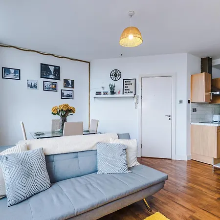 2br Heights Sleeps 7 Parking & Wifi