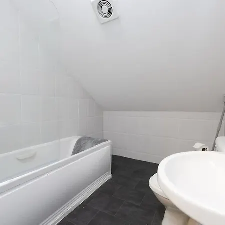 Joyful Management -top Floor With Feel Deco In M16 Manchester