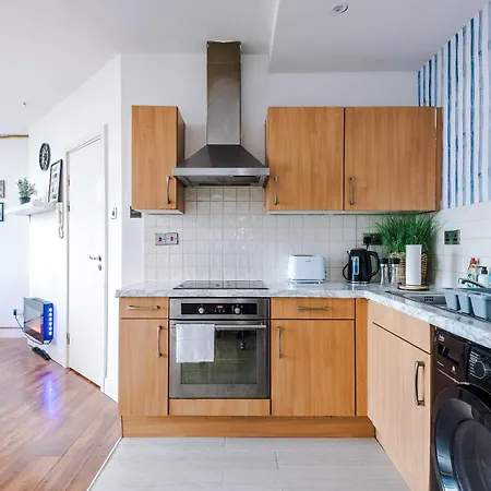 2br Heights Sleeps 7 Parking & Wifi *