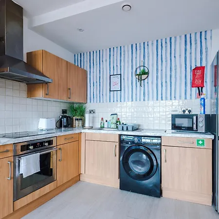 2br Heights Sleeps 7 Parking & Wifi Διαμέρισμα *