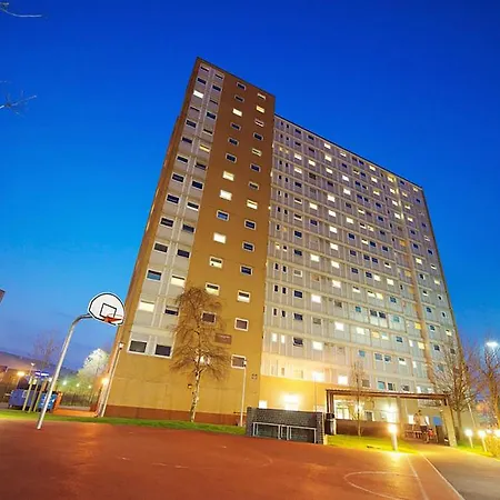 John Lester And Eddie Colman Courts In Salford * Mánchester