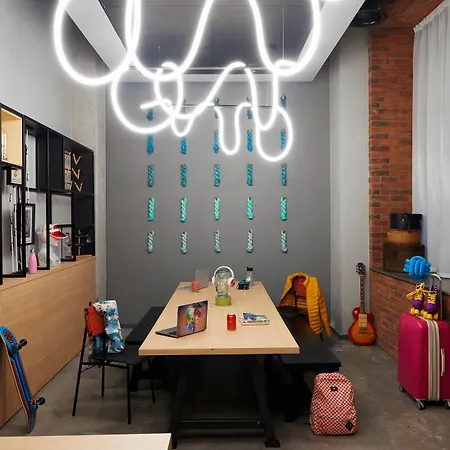 Hotel Moxy Centre 3*