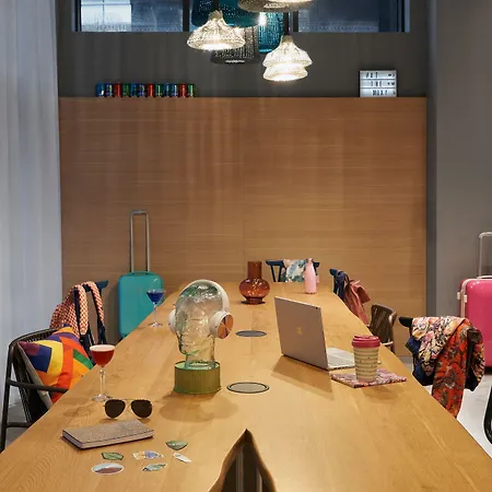 Moxy Centre 3*