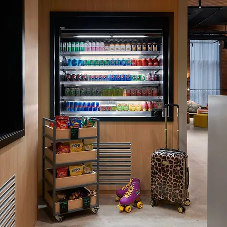 Hotel Moxy Centre 3*