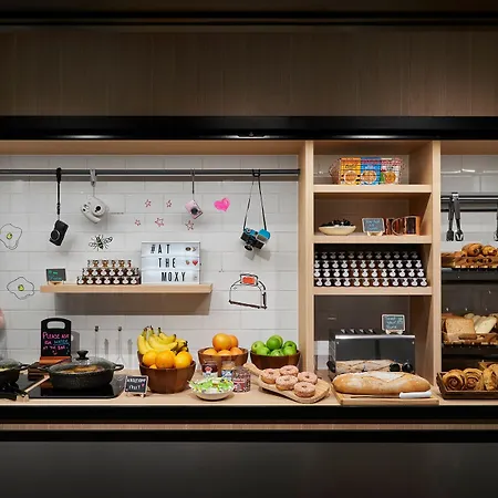 Moxy Centre Hotel 3*