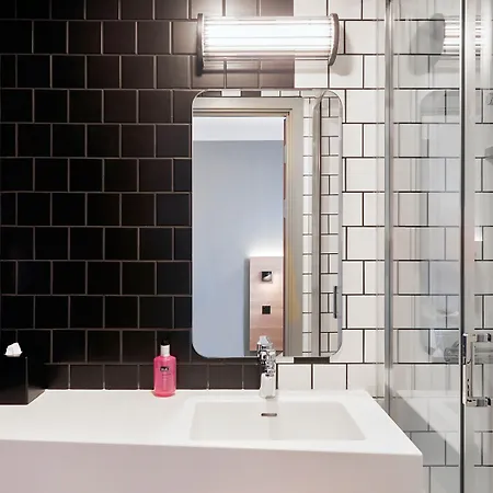 Moxy Centre Hotel