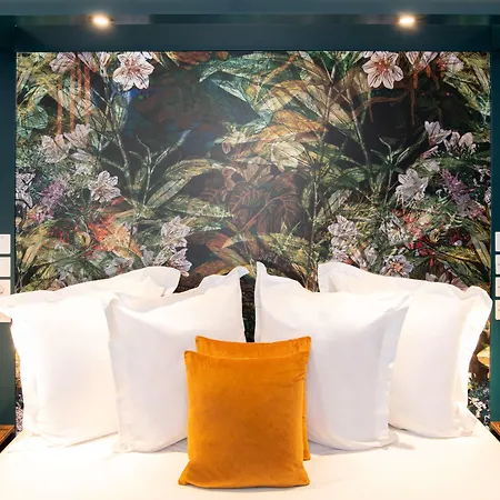 فندق Yotel Deansgate 4*