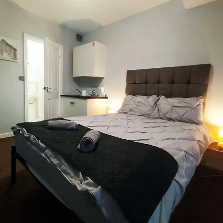 Bankwell Guest house *