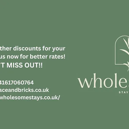 Centre Apt, With Free Secured Parking & Balcony, Sleeps 4 *