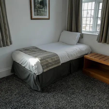 Fairway Hotel *