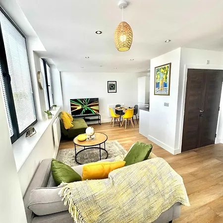 Апартаменты 1 Bed Old Trafford Flat Free Parking