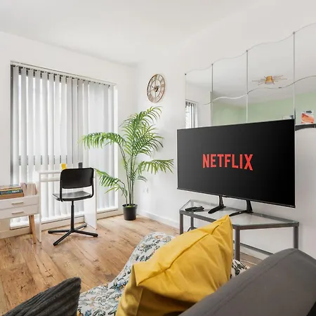 Beehive Salford Quays Immaculate 1-bed Flat With Free-parking Manchester