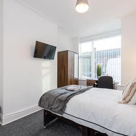 Charming 4-bed In 3*