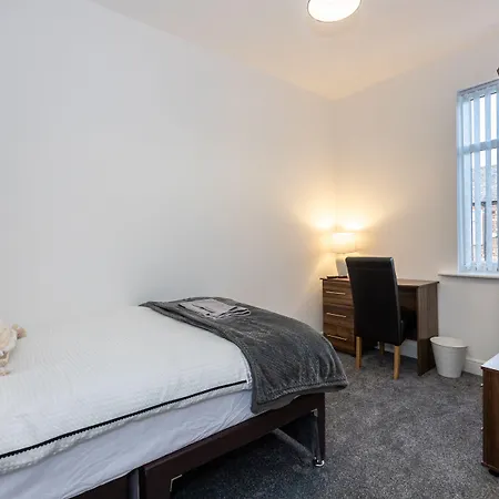 Charming 4-bed In Manchester