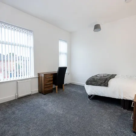 Charming 4-bed In Hotel